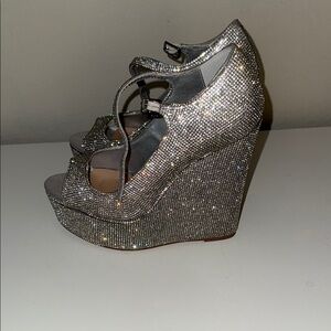 Steve Madden women 8 worn once Silver Glitter Wedge Sandals